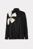 Camisa de Linho Bordado Flor e Ilhós