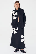 Camisa de Linho Bordado Flor e Ilhós