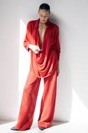 Blusa em Tricô Liso com Mangas e Decote Degagê