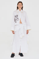 Camisa Boxy Tricoline Risca de Giz Estampada e Saia em Tricoline Risca de Giz com Detalhes em Algodão