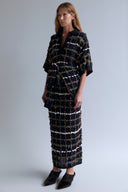 Saia Reta de Tricô Bordada com Fio de Seda e Polo de Tricô Bordada com Fio de Seda